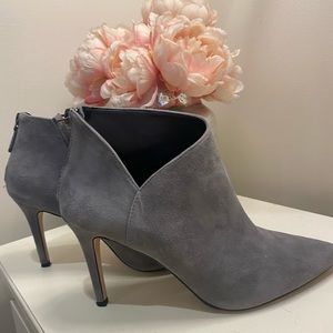 Size 7 Enzo Angiolini grey booties